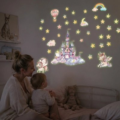 Autocollant muraux Effet luminescent phosphorescent: Les éléments brillent dans l'obscurité après exposition à la lumière pour créer une ambiance féérique – La Boutik BéBé