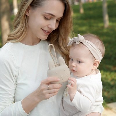 Boite a tetine​ Hygiène renforcée: Solution nomade évitant le contact direct avec les surfaces extérieures lors des sorties