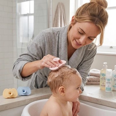 Brosse cheveux bebe Sécurité optimale: Conception sans bords tranchants ni petites pièces détachables pour une utilisation en toute sérénité