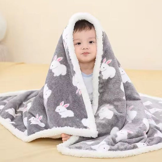 Couverture bébé Matière double face: Face extérieure en flanelle douce avec motifs imprimés, face intérieure en sherpa blanc moelleux pour une chaleur