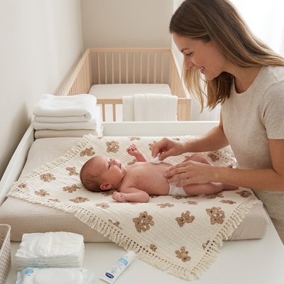 Couverture bébé Texture: Légère et moelleuse garantissant douceur contre la peau délicate