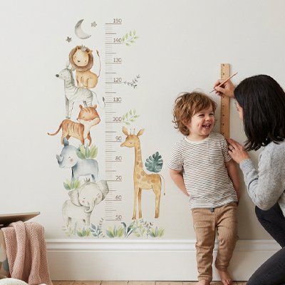 Toise enfant Application murale: Sticker repositionnable facile à poser et à retirer sans endommager les murs