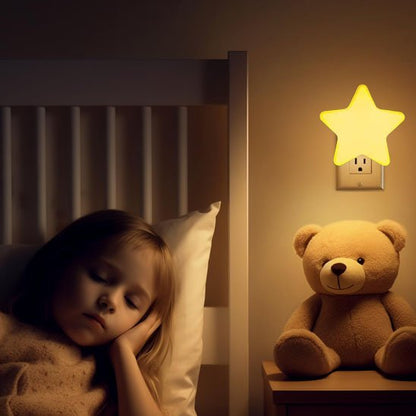 Veilleuse bébé  fillette qui dort avec son ourson et veilleuse