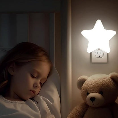 Veilleuse bébé  petite fille qui sommeil dans sa chambre